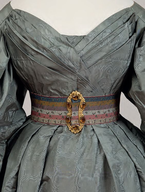 #SewingIsHard - 1830s Bodice Video