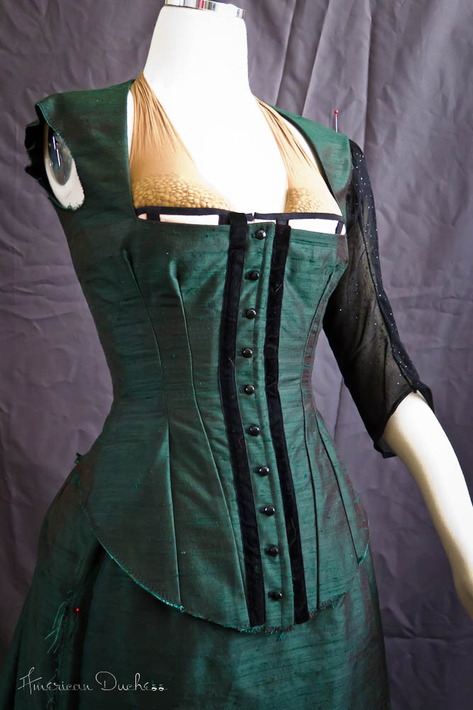 V359: "Green Acres" Bustle - Progressing on the Bodice