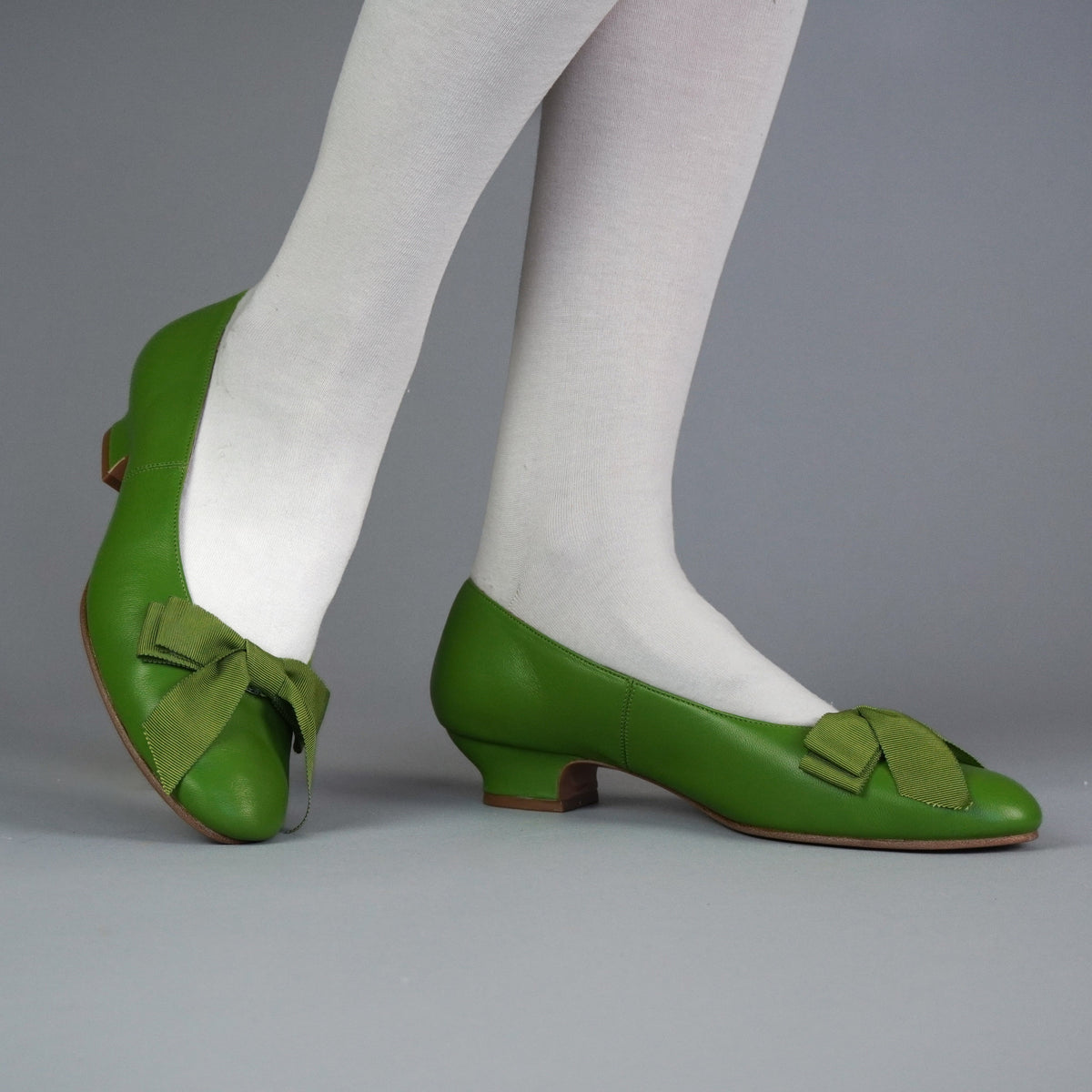 Waltz Women's Edwardian Slipper (Green) – American Duchess