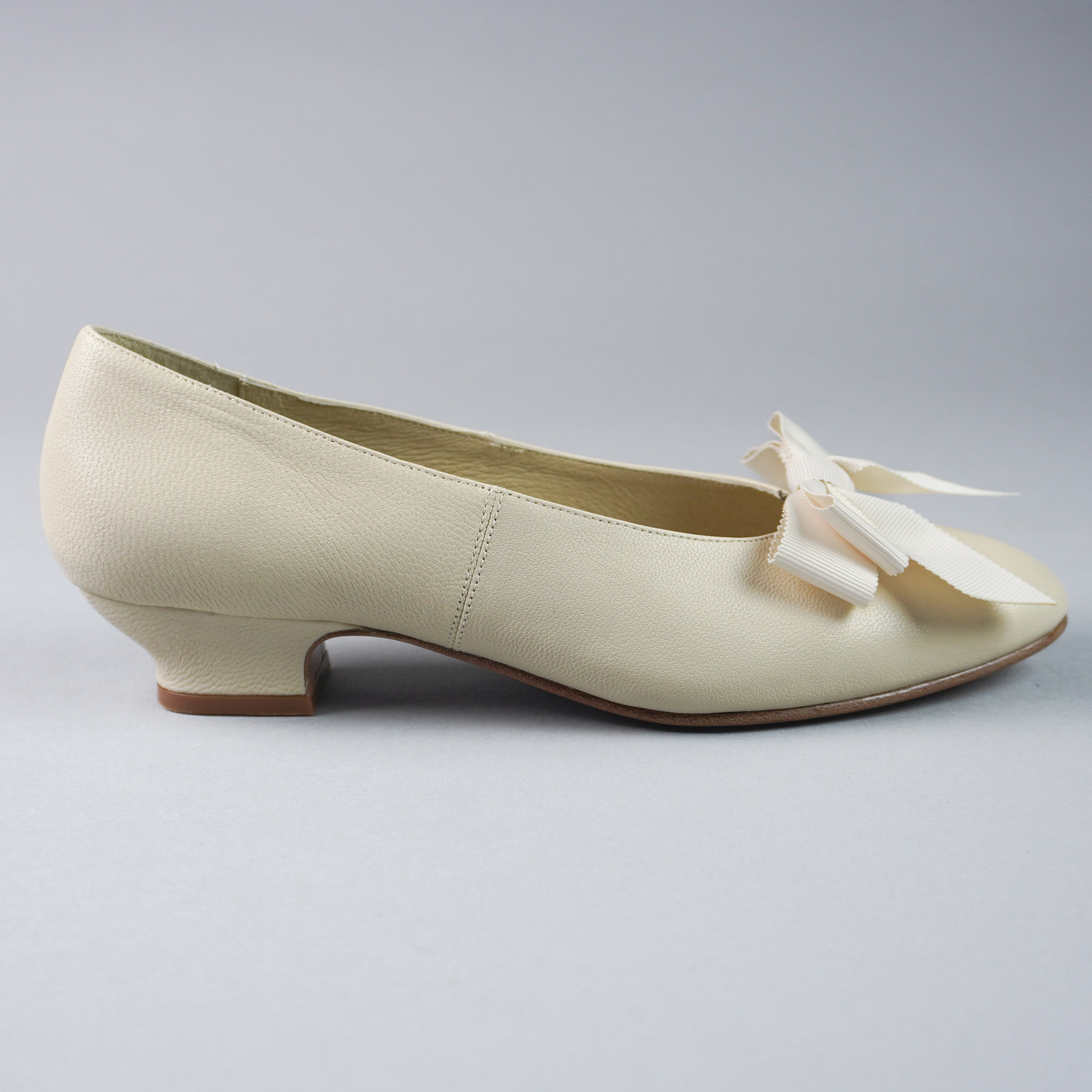 Vagabond LYKKE - Classic heels - cream/beige - Zalando.de