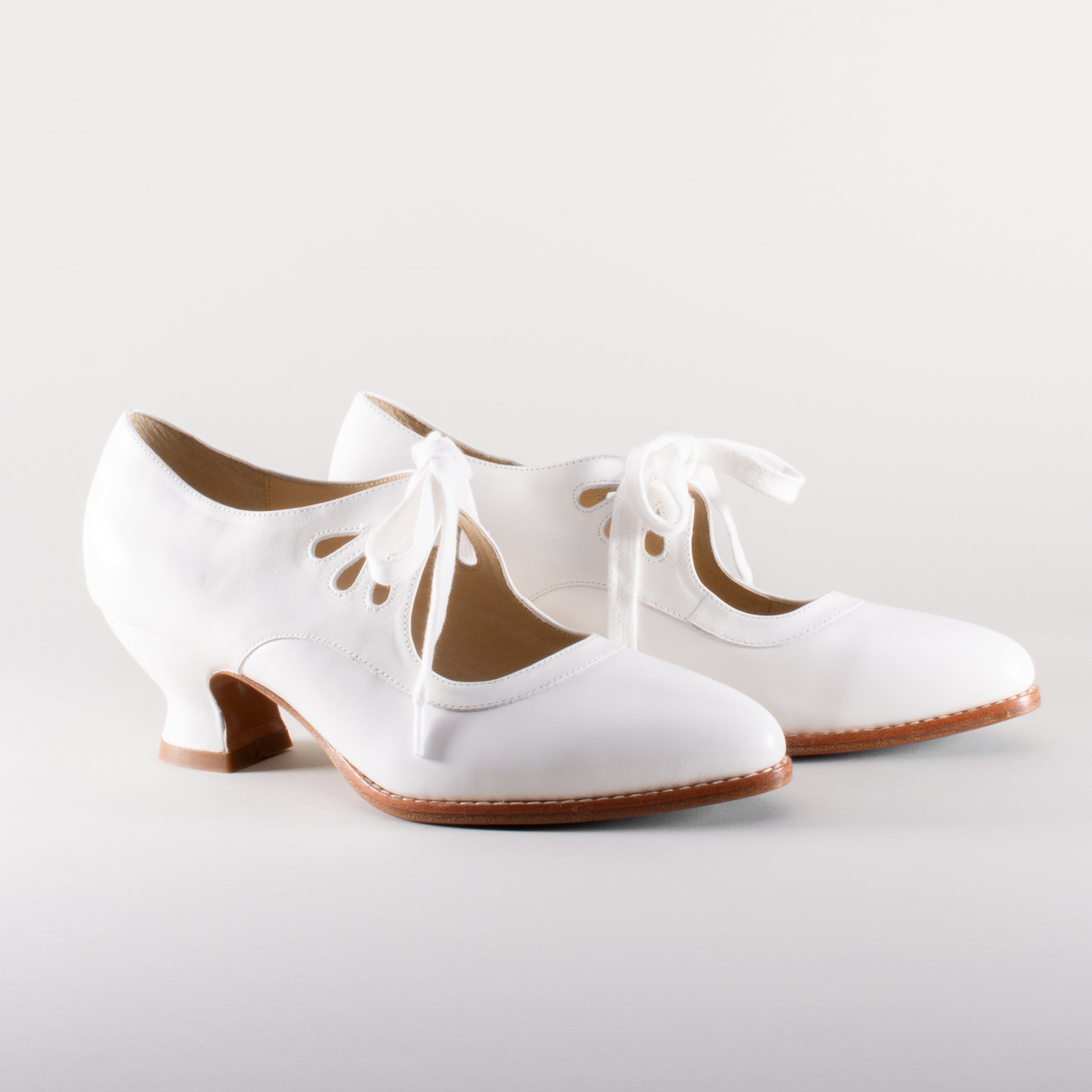 Gibson Women's Edwardian Leather Shoes (Soft Ivory) – American Duchess