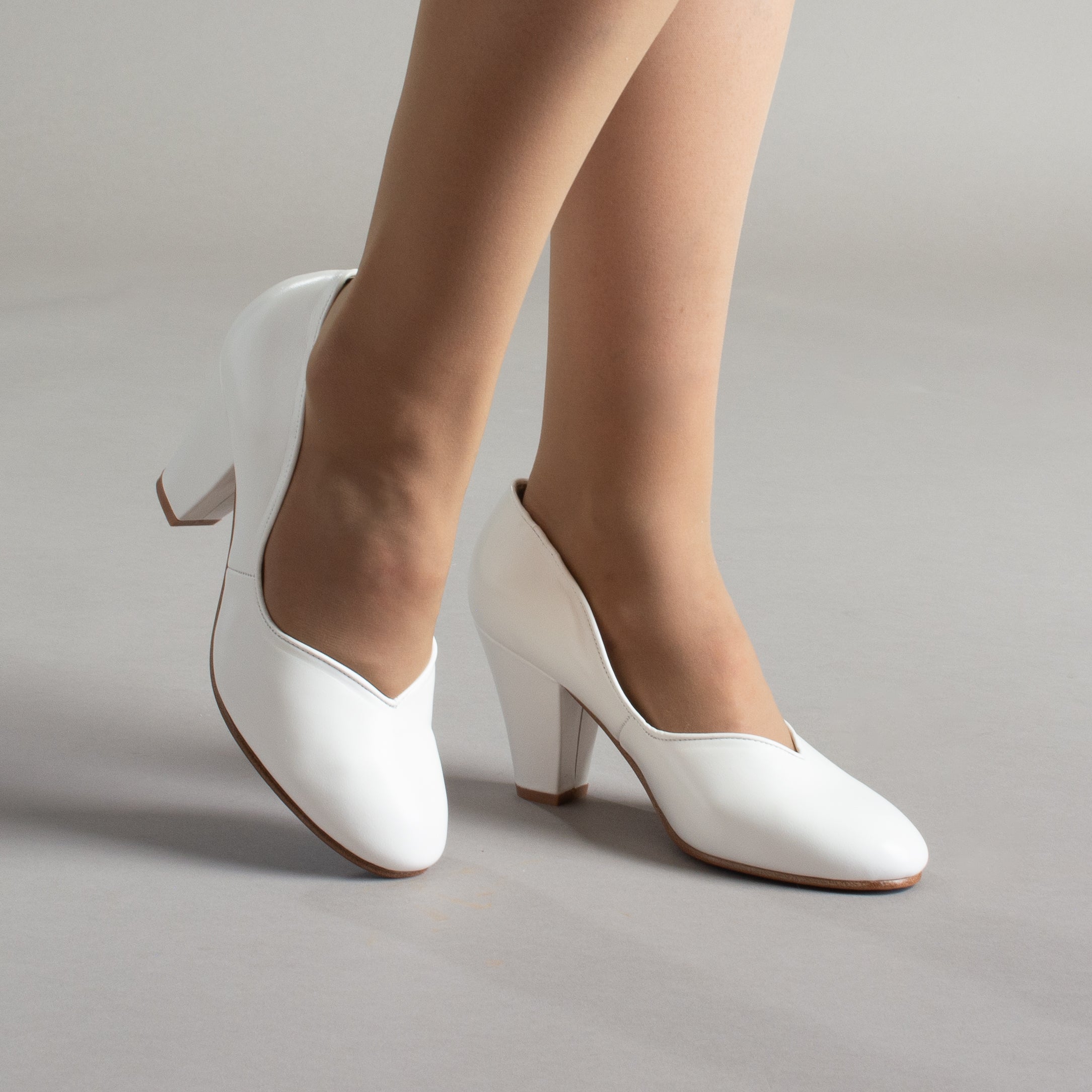 Classics by Morse store Heels 8 Ivory