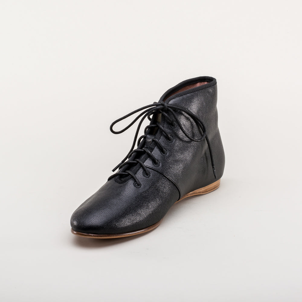 Emma Women\'s Regency Leather Boots – American (Black) Duchess