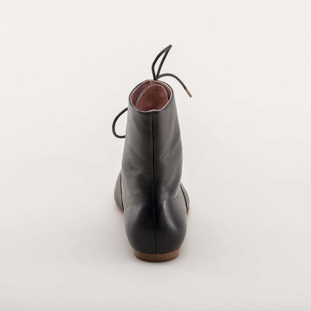 Hartfield Women's Regency Leather Boots (Black) – American Duchess